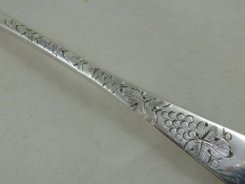 A NEAR PAIR OF EARLY C19TH HALLMARKED SILVER BERRY SPOONS - ADDITIONAL PHOTO 8