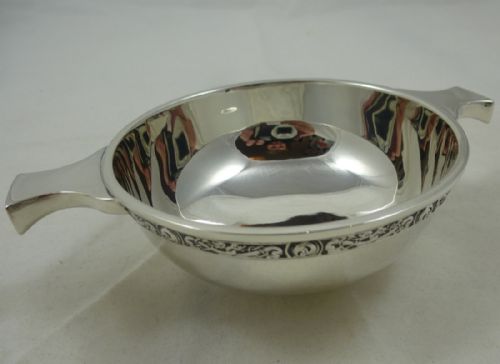 A SCOTTISH SILVER QUAICHE BY THOMAS KERR EBBUTT - ADDITIONAL PHOTO 3