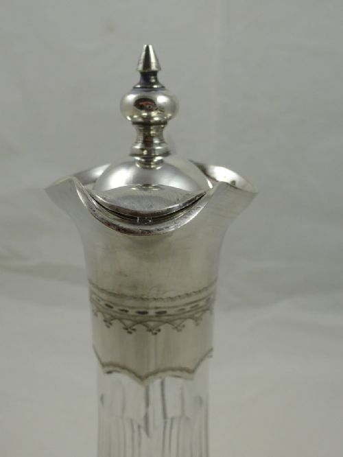 A LATE VICTORIAN CRYSTAL SILVER PLATED CLARET JUG - ADDITIONAL PHOTO 3