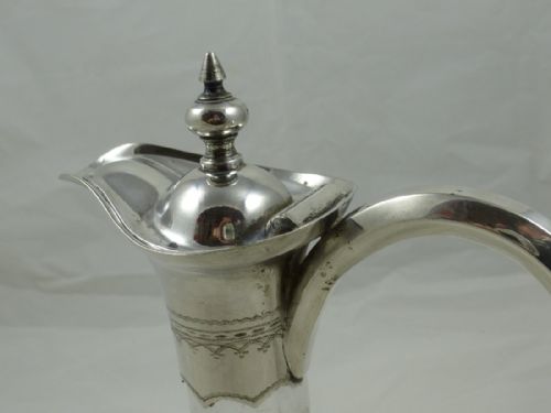 A LATE VICTORIAN CRYSTAL SILVER PLATED CLARET JUG - ADDITIONAL PHOTO 4