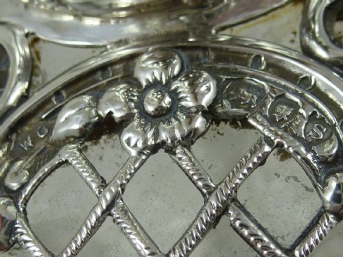 A VICTORIAN SILVER HOURGLASS DECANTER BY WILLIAM COMYNS - ADDITIONAL PHOTO 9