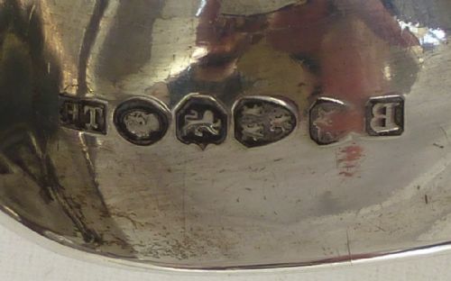 PAIR OF GEORGE III SILVER SUGAR TONGS ASSAYED IN NEWCASTLE - ADDITIONAL PHOTO 2