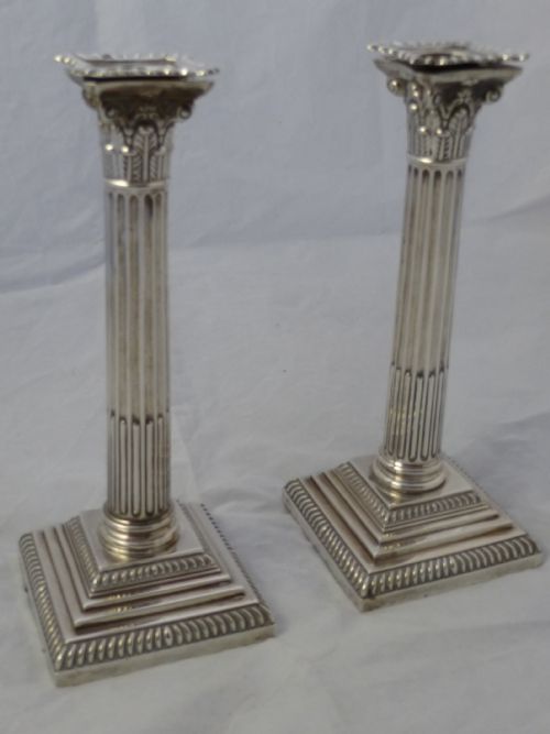PAIR OF GOLDSMITHS SILVERSMITHS LTD EDWARDIAN SILVER CANDLESTICKS - ADDITIONAL PHOTO 1