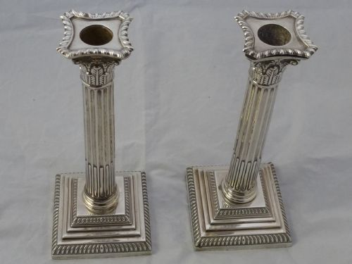 PAIR OF GOLDSMITHS SILVERSMITHS LTD EDWARDIAN SILVER CANDLESTICKS - ADDITIONAL PHOTO 3