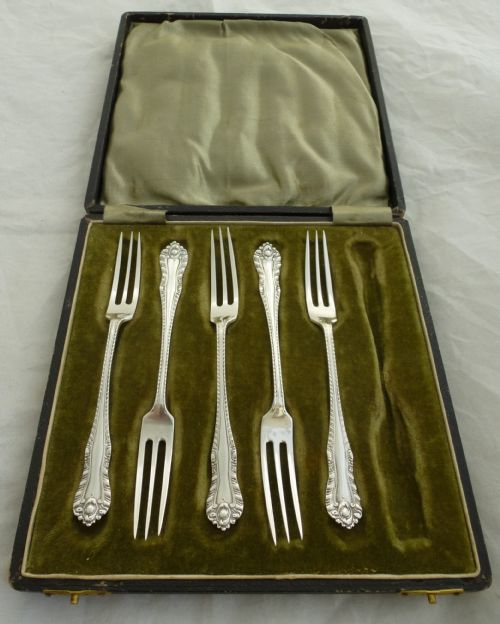 FIVE CASED SILVER CAKE FORKS - ADDITIONAL PHOTO 2