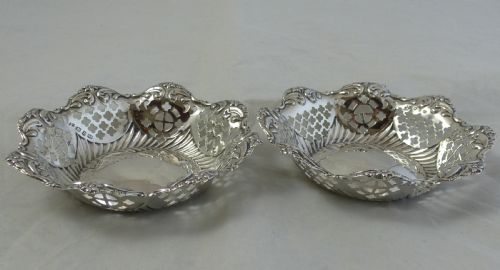 A PAIR OF VICTORIAN STERLING SILVER BONBON DISHES - ADDITIONAL PHOTO 1