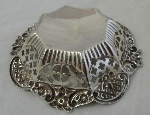 A VICTORIAN STERLING SILVER BONBON DISH - ADDITIONAL PHOTO 2