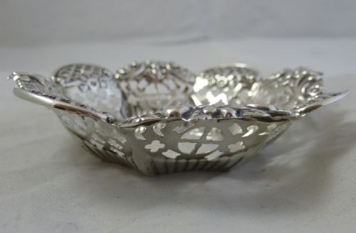 A VICTORIAN STERLING SILVER BONBON DISH - ADDITIONAL PHOTO 3