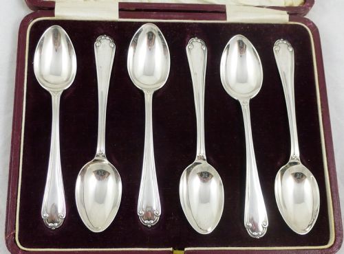 a cased set of six sterling silver teaspoons - CATEGORY: ANTIQUE SILVER - DATED 1920