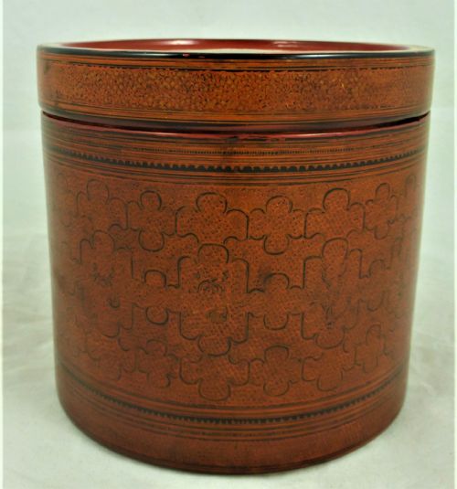 a burmese lacquered betel box - CATEGORY: ANTIQUE BOXES - DATED 1920