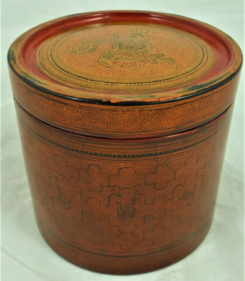 A BURMESE LACQUERED BETEL BOX - ADDITIONAL PHOTO 1