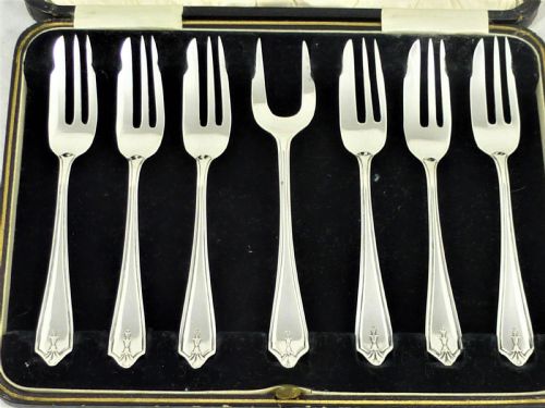 CASED SET OF STERLING SILVER PASTRY FORKS - ADDITIONAL PHOTO 5