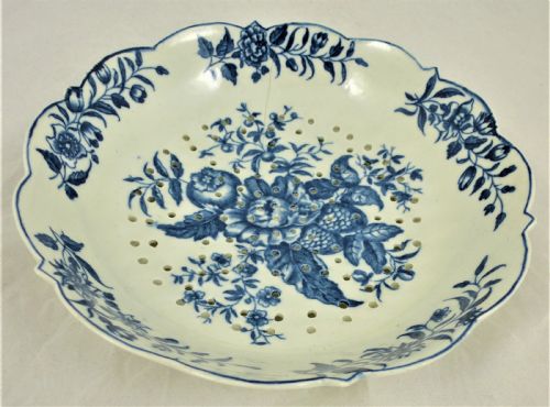 18TH CENTURY WORCESTER STRAWBERRY DISH AND STAND - ADDITIONAL PHOTO 1