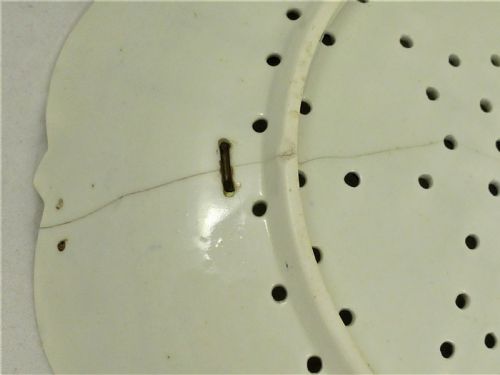 18TH CENTURY WORCESTER STRAWBERRY DISH AND STAND - ADDITIONAL PHOTO 10