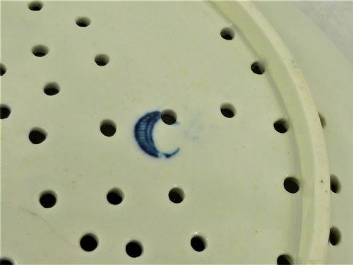 18TH CENTURY WORCESTER STRAWBERRY DISH AND STAND - ADDITIONAL PHOTO 11