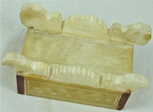 19TH CENTURY CONTINENTAL ALABASTER BOX WITH DOG - ADDITIONAL PHOTO 9