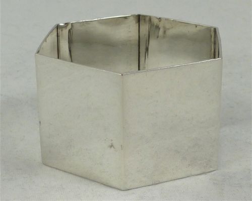 art deco hexagonal silver napkin ring - CATEGORY: ANTIQUE SILVER - DATED 1920