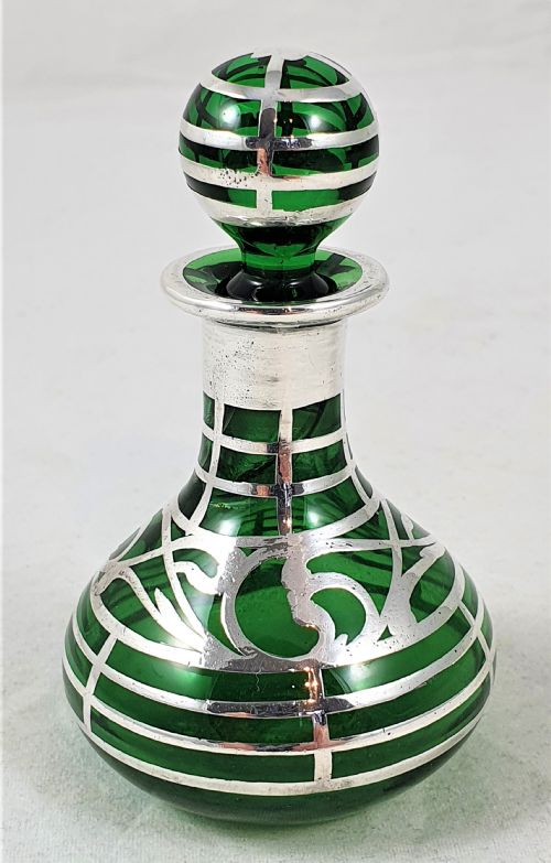 AMERICAN ART NOUVEAU GREEN GLASS SILVER PERFUME BOTTLE - ADDITIONAL PHOTO 1