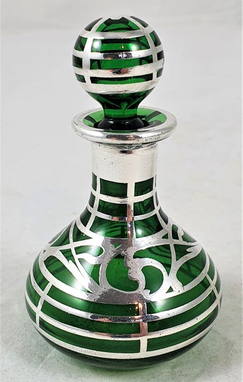 AMERICAN ART NOUVEAU GREEN GLASS SILVER PERFUME BOTTLE - ADDITIONAL PHOTO 2