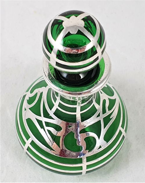 AMERICAN ART NOUVEAU GREEN GLASS SILVER PERFUME BOTTLE - ADDITIONAL PHOTO 3