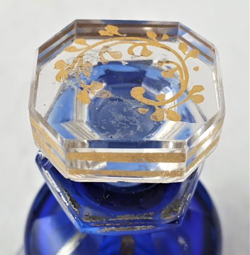 19TH CENTURY BOHEMIAN GLASS PERFUME BOTTLE - ADDITIONAL PHOTO 4