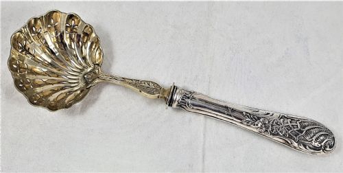 19TH CENTURY FRENCH SILVER PLATED AND GILDED SUGAR SIFTER - ADDITIONAL PHOTO 2