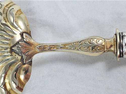 19TH CENTURY FRENCH SILVER PLATED AND GILDED SUGAR SIFTER - ADDITIONAL PHOTO 6