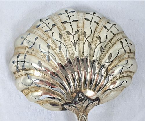 19TH CENTURY FRENCH SILVER PLATED AND GILDED SUGAR SIFTER - ADDITIONAL PHOTO 7