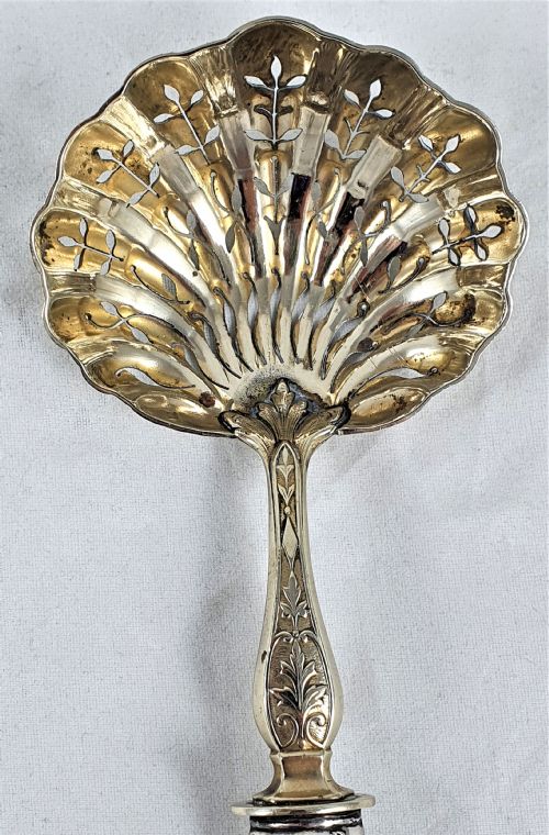 19TH CENTURY FRENCH SILVER PLATED AND GILDED SUGAR SIFTER - ADDITIONAL PHOTO 9