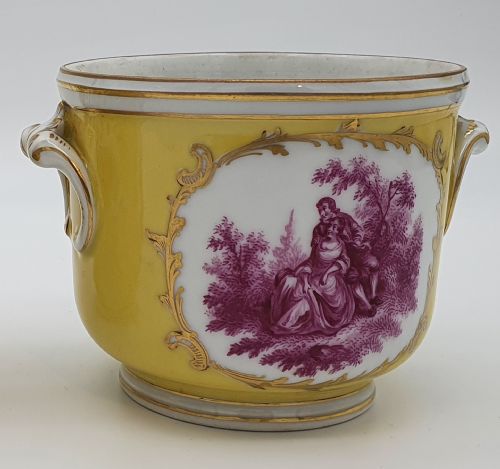 A GERMAN DRESDEN PORCELAIN CACHE POT - ADDITIONAL PHOTO 2