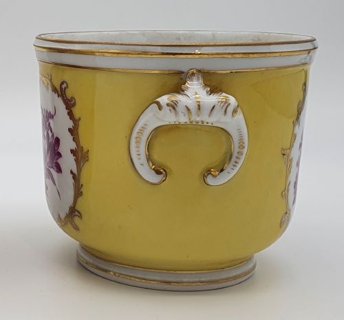 A GERMAN DRESDEN PORCELAIN CACHE POT - ADDITIONAL PHOTO 4