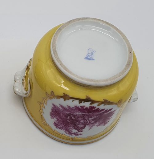 A GERMAN DRESDEN PORCELAIN CACHE POT - ADDITIONAL PHOTO 5