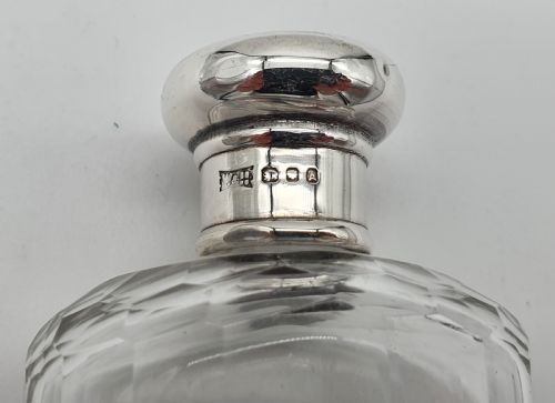 GEORGE V STERLING SILVER AND GLASS BOTTLE - ADDITIONAL PHOTO 7