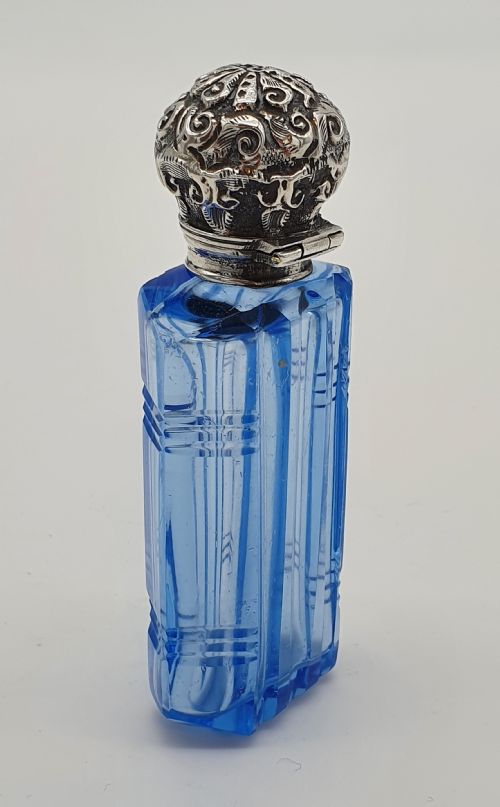 CIRCA 1900 BLUE GLASS PERFUME BOTTLE - ADDITIONAL PHOTO 1