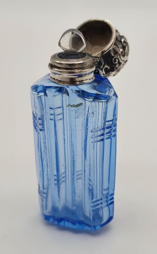 CIRCA 1900 BLUE GLASS PERFUME BOTTLE - ADDITIONAL PHOTO 6