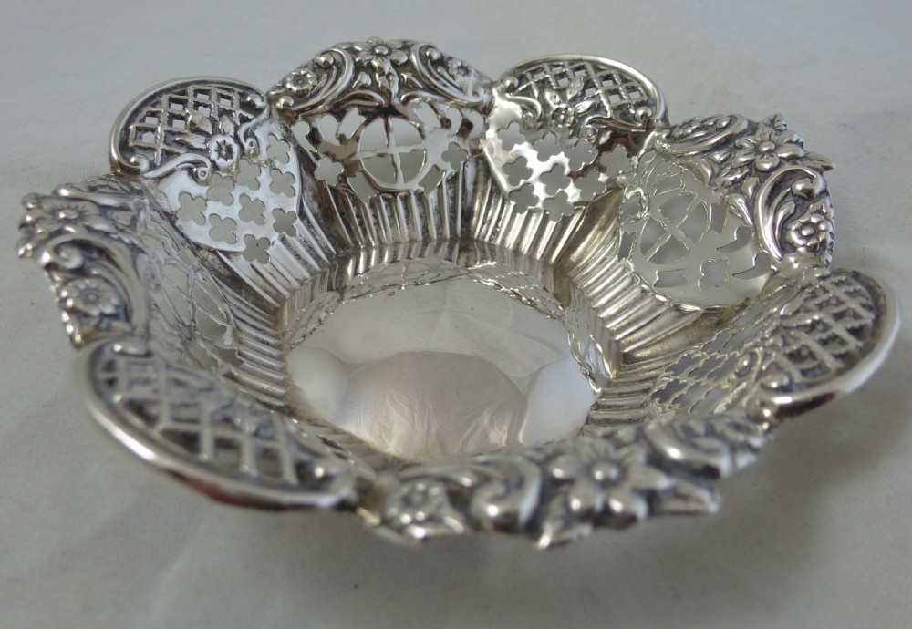 A Victorian Sterling Silver Bonbon Dish