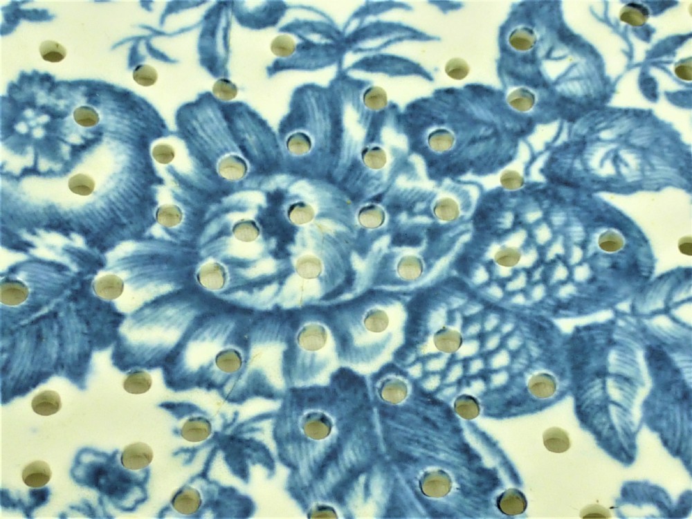 An eighteenth-century blue and white Worcester porcelain strawberry dish with pierced drainage holes resting on a matching scalloped stand. View VIII