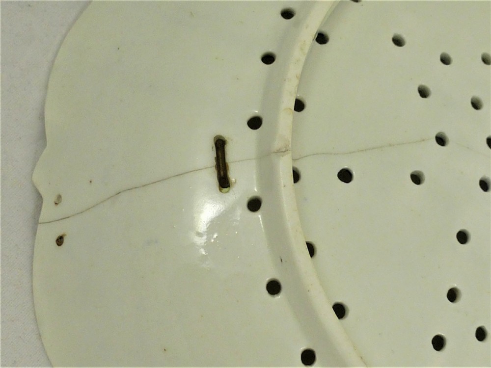 An eighteenth-century blue and white Worcester porcelain strawberry dish with pierced drainage holes resting on a matching scalloped stand. View XI