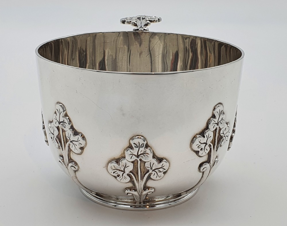 AN EDWARDIAN STERLING SILVER PORRINGER BOWL, LONDON 1903 GOLDSMITHS & SILVERSMITHS View V