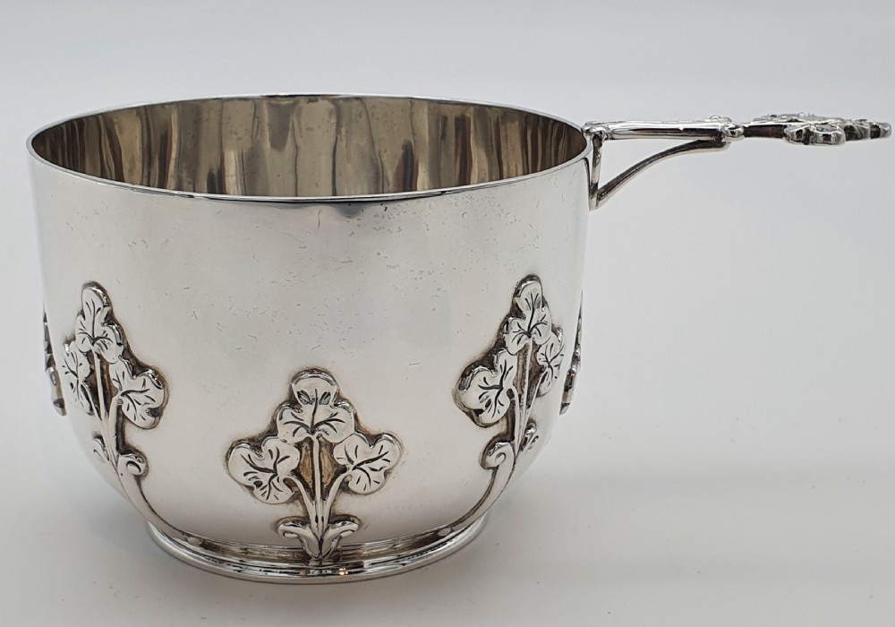 AN EDWARDIAN STERLING SILVER PORRINGER BOWL, LONDON 1903 GOLDSMITHS & SILVERSMITHS View VI