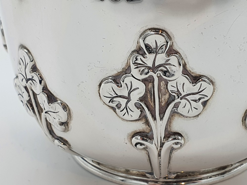 AN EDWARDIAN STERLING SILVER PORRINGER BOWL, LONDON 1903 GOLDSMITHS & SILVERSMITHS View VIII