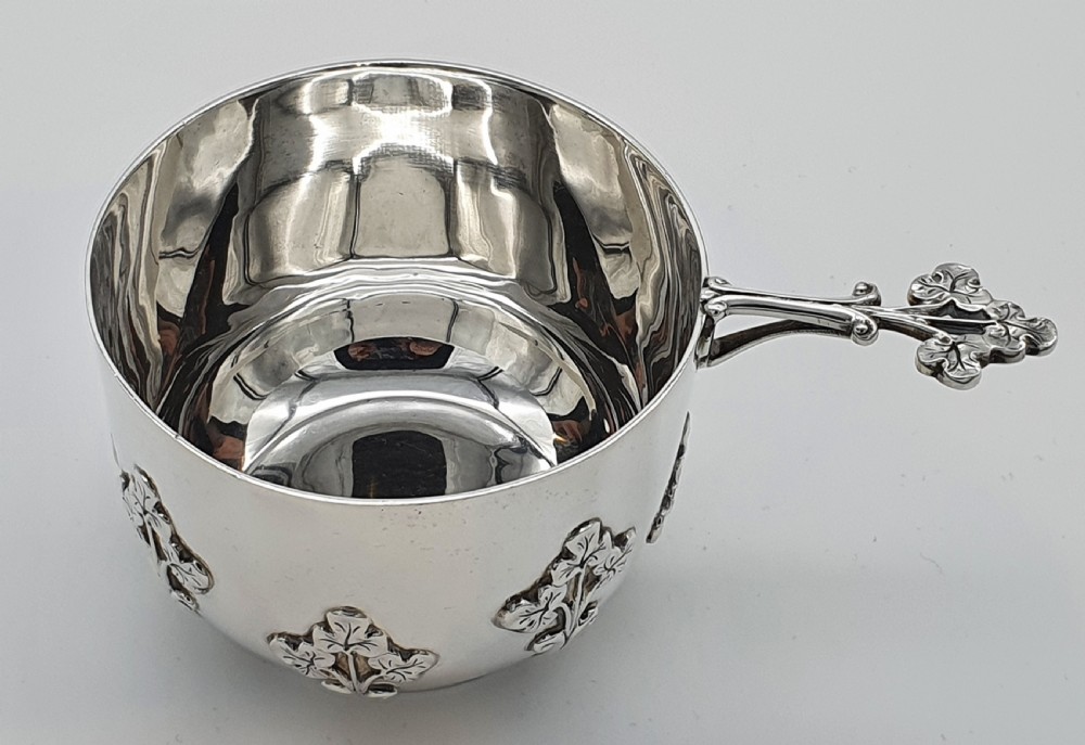 AN EDWARDIAN STERLING SILVER PORRINGER BOWL, LONDON 1903 GOLDSMITHS & SILVERSMITHS View XIII