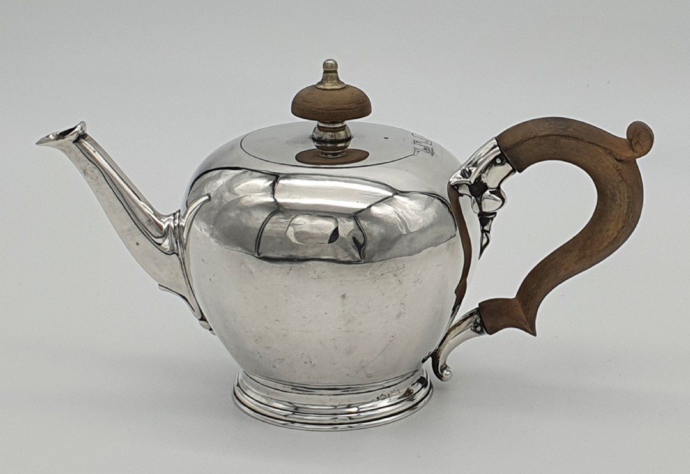 A George V Jubilee Edward & Sons Hallmarked Sterling Silver Bullet Teapot