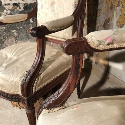 PAIR OF FRENCH ROSEWOOD ARMCHAIRS FOR RE UPHOLSTERY - ADDITIONAL PHOTO 3