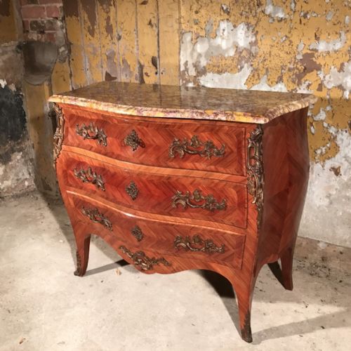 FRENCH MARQUETRY BOMBE SERPENTINE CHEST OF DRAWERS - ADDITIONAL PHOTO 1