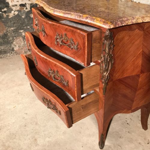 FRENCH MARQUETRY BOMBE SERPENTINE CHEST OF DRAWERS - ADDITIONAL PHOTO 6