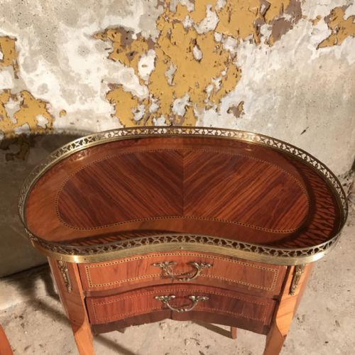 PAIR OF FRENCH KIDNEY STYLE SIDE TABLES - ADDITIONAL PHOTO 2