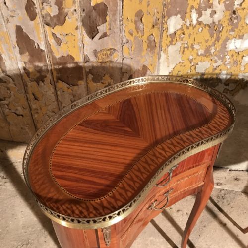 PAIR OF FRENCH KIDNEY STYLE SIDE TABLES - ADDITIONAL PHOTO 3