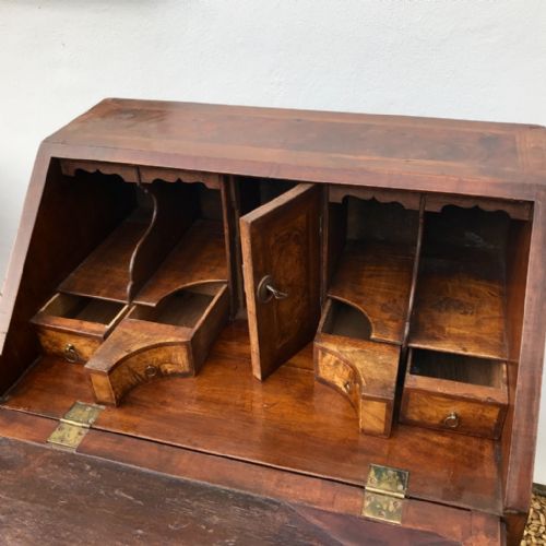 WILLIAM AND MARY STYLE SMALL WALNUT BUREAU - ADDITIONAL PHOTO 6