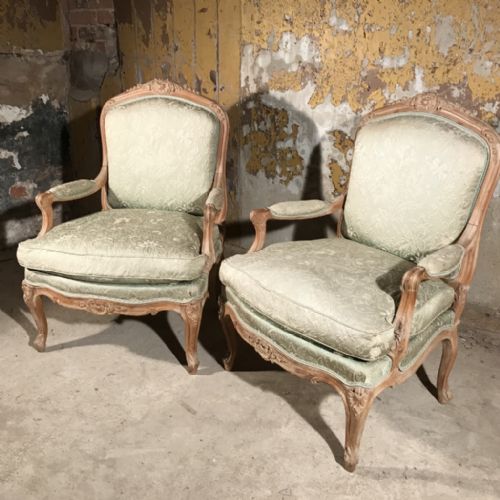 PAIR OF FRENCH BLEACHED LOUIS XV STYLE ARMCHAIRS - ADDITIONAL PHOTO 1